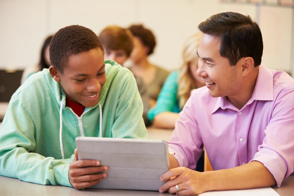 A teacher offers his student feedback and helps him track his goals.